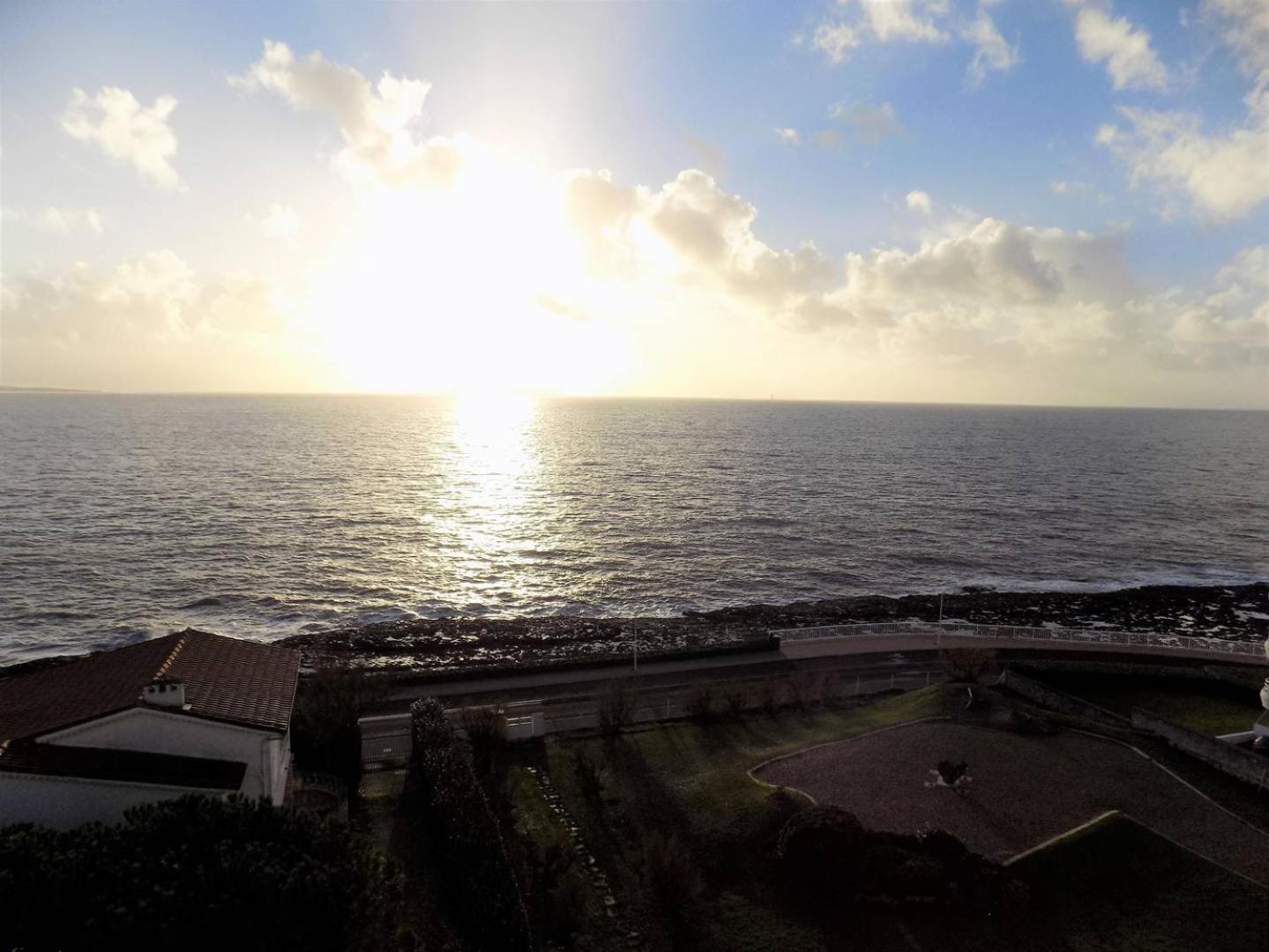 Royan - Pleine Vue Mer Pour Cet Appartement Classe 2 Etoiles - Les Tamaris Luaran gambar